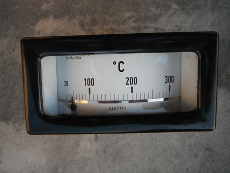 Termoelektryczny miernik temperaturu 20-300*C Lumel TMT-72 x 144  (1)