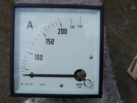 Amperomierz 200A (400A) miernik analogowy tablicowy E19N (1)